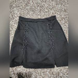 Stretchy black skirt